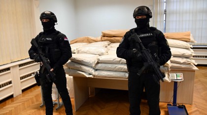 Zaplena foto Mup Srbije 02