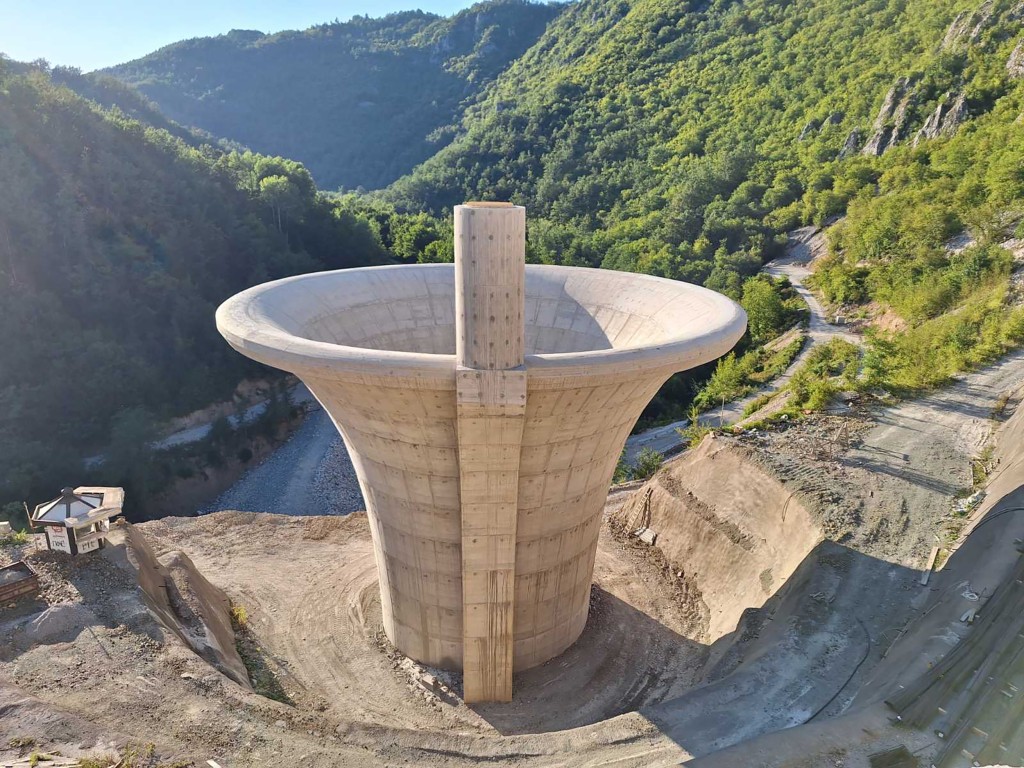 Nepotrebna, preplaćena i građena na nezakonitim osnovama