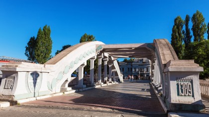 shutterstock 780453094 alionabirukova Shutterstock.com copy