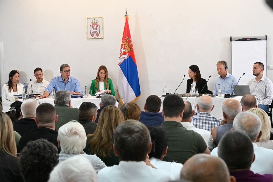 Vucic sa narodom i Rio Tintom u Ljuboviji foto instagram buducnostsrbijeav 1