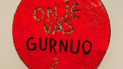 On je vas gurnuo intervencije na stiroporu