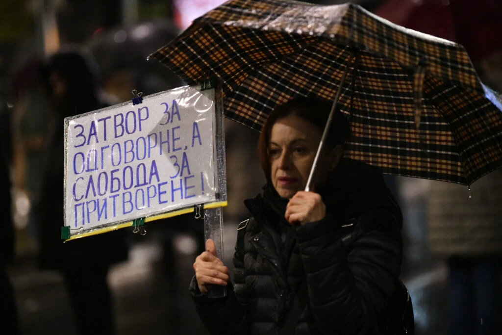 Kako staviti tačku na pljačku 4 Protest opozicije ispred Vlade Srbije 111124 Foto Vladislav Mitic 12