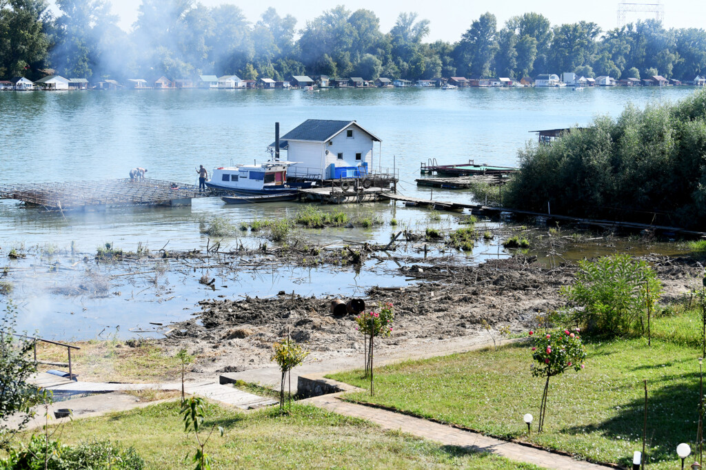 Bespravno zidao, a još će od države dobiti odštetu 5 toma nikolic kuca na reci 100920 foto Nova.rs 17