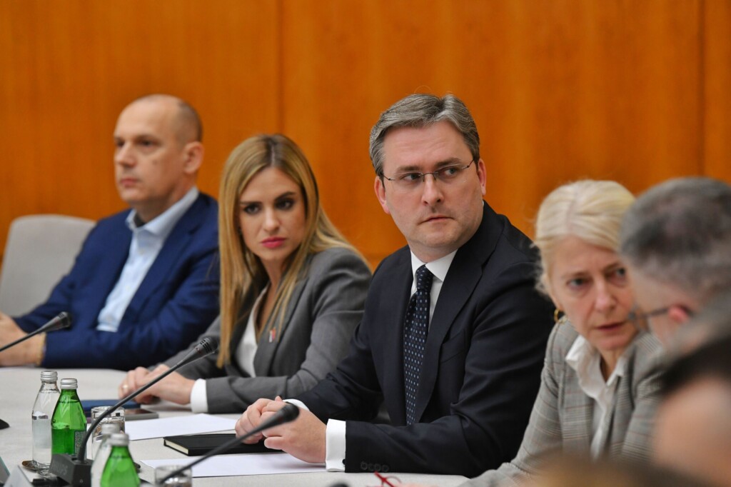 Katanac za pozorište i ministar zvani greška 6 1738089948508