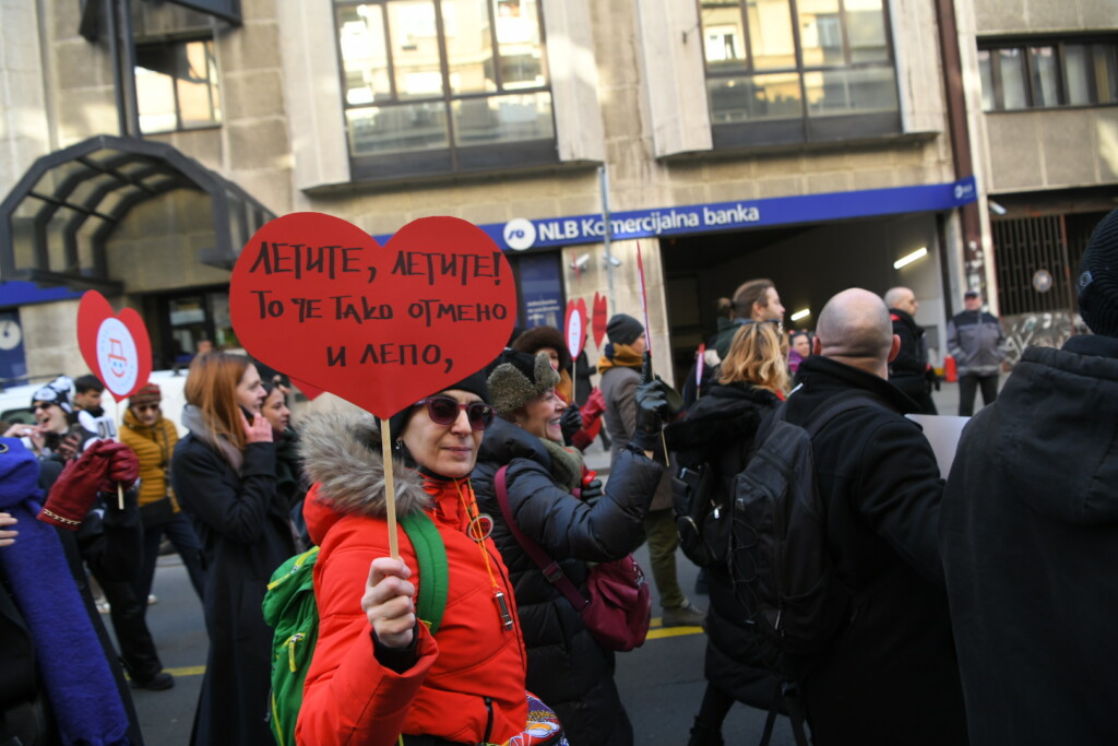 Kad obrazovanje služi vlasti, cenu plaćaju deca i nastavnici 5 Protest Protestna setnja Putujuce pozoriste 110225 Foto Amir Hamzagic 14