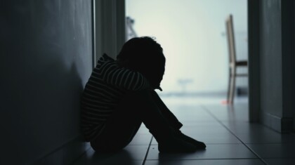 Društvo pod pritiskom, deca u problemu 12 shutterstock 2263300709