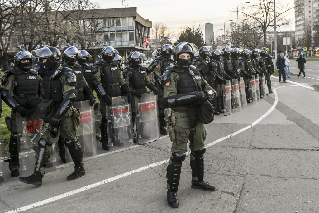 Pretorijanci i stranački janičari 4 1741513897 rame uz rame radnici i studenti kruzni tok nbg policija 080325 foto goran srdanov nova rs 29 scaled 1