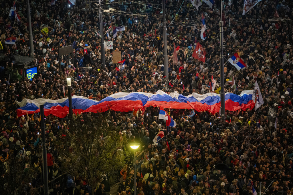 Državni simboli kao biznis 2 Najveci Protest 15 za 15 Foto Vladislav Mitic Nova rs 188 copy