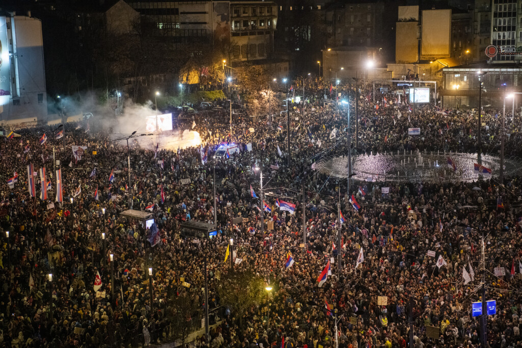 Nisu mogli drugačije nego da mladost napadnu s leđa 4 Najveci Protest 15 za 15 Foto Vladislav Mitic Nova rs 226 copy