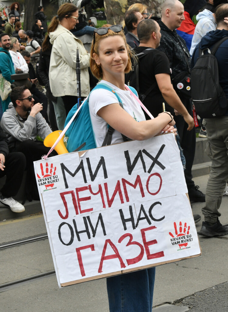 Cover image for It is important that they serve you, even if they are not professional