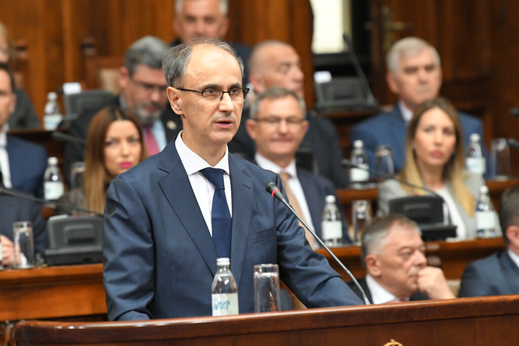 Stezanje obruča oko univerziteta 3 HAM 9183