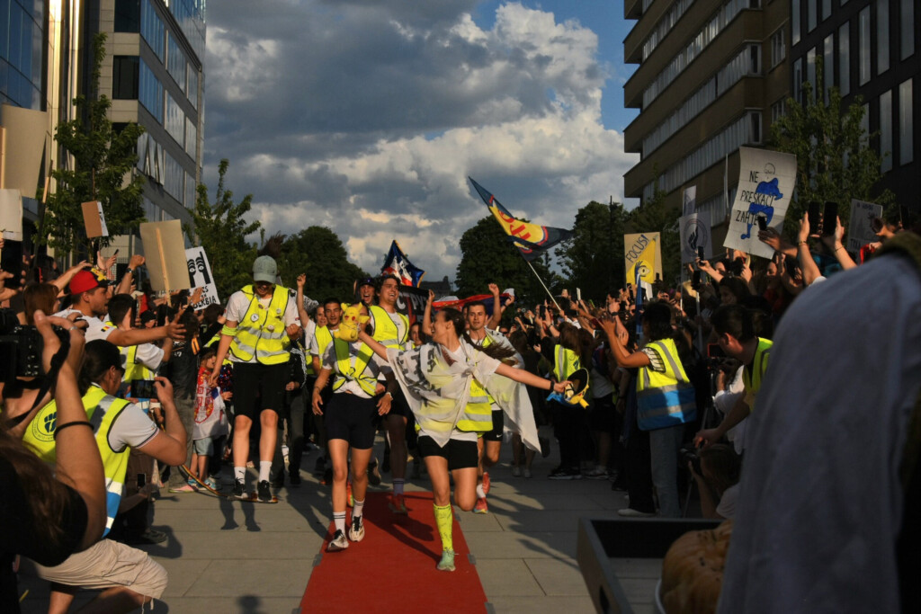 Studentska lista "gasi" i vlast i opoziciju 2 1747121287 studenti brisel 12052025 0044 scaled 1