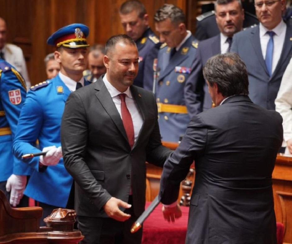 Strine, vile, roleksi i državni mačevi 6