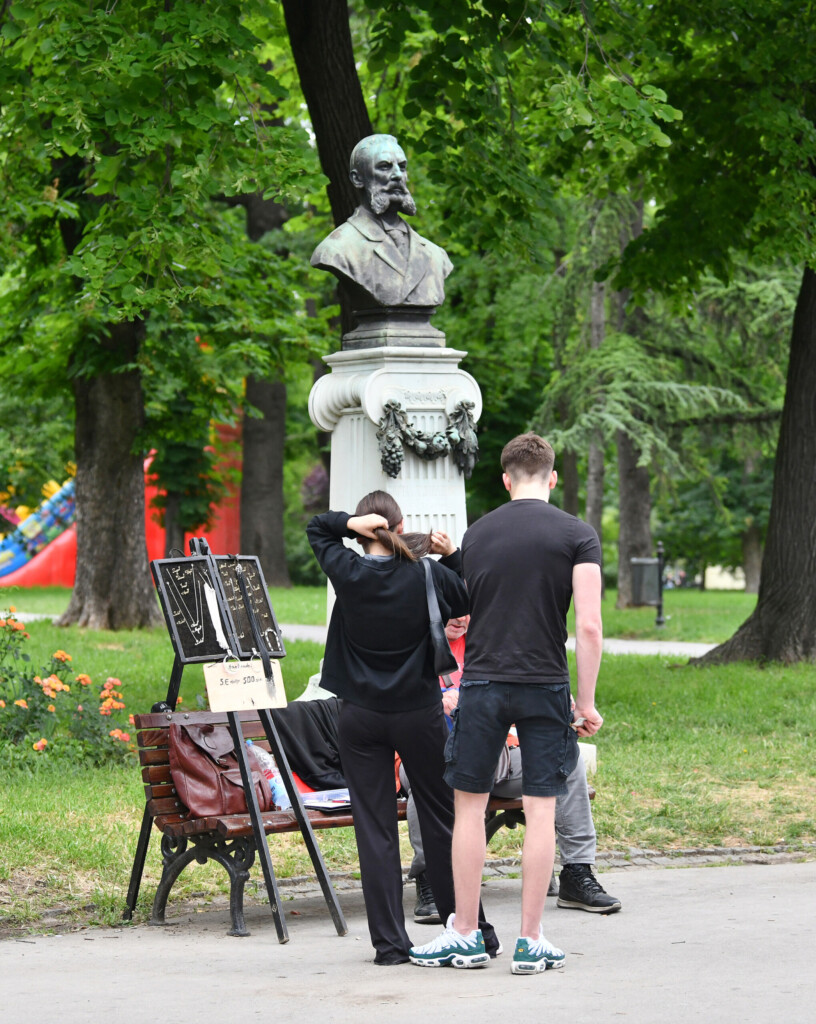 Pogled u zidove pokretnih trafika 5 Kalemegdan foto Vesna Lalic Radar copy