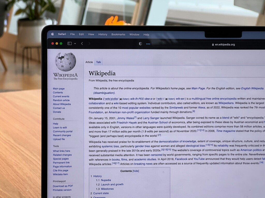Da li srpska Vikipedija ignoriše proteste? 2 oberon copeland veryinformed com EtCxIuaG zU unsplash