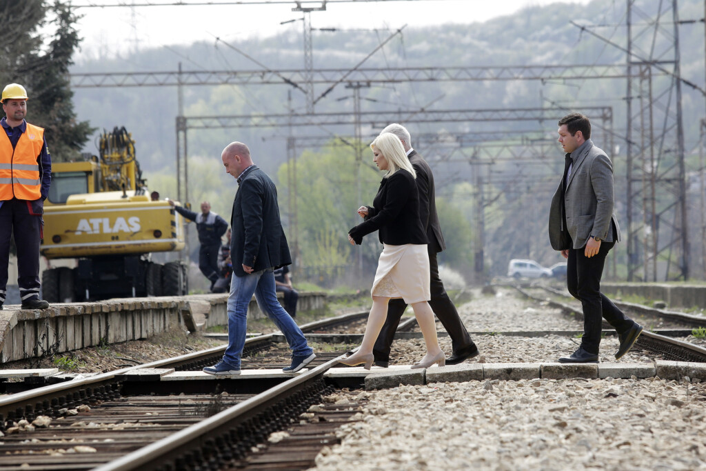 Vlast u novu opasnost srlja i brže od 200 na sat 7 otvaranje radova zeleznicka stanica resnik 300317 Foto vesna lalic 39