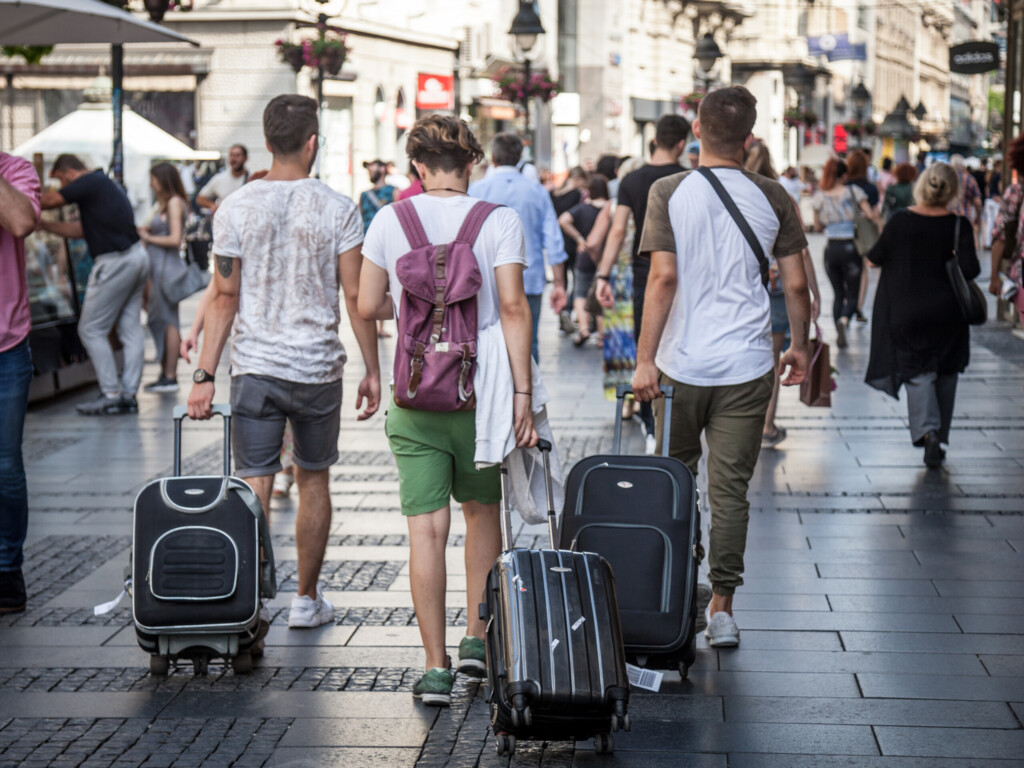 Ni protesti, ni strani turisti nisu usporili srpski rast