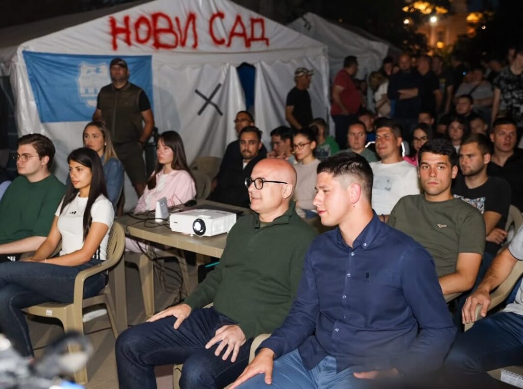 Oni kao hoće, on im kao ne da 3 1748723823 Вечерас у Пионирском парку гледам финале Лиге шампиона са нашим студентима. milosvucevic studentikojizeledauce srbija 4
