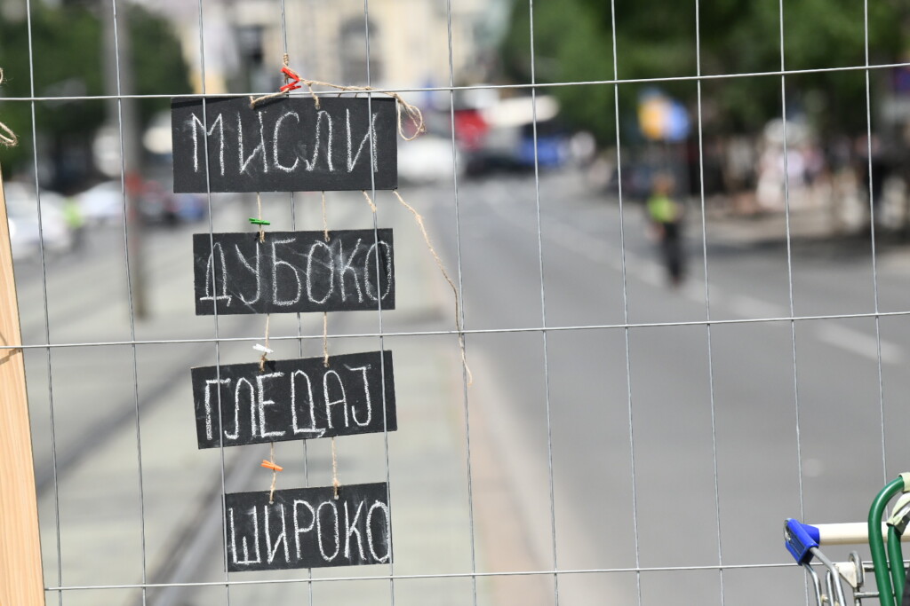 Ćaci, naci i rođaci 4 1749462119 Protest blokda raskrnica Fakulteti NA RASKRSNICI Foto Vesna Lalic 34
