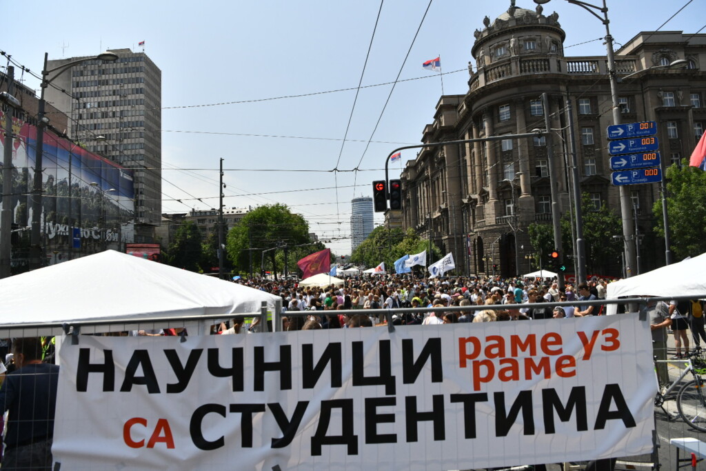 Uostalom, smatram da fakultete treba razoriti 2 1749464676 Protest blokda raskrnica Fakulteti NA RASKRSNICI Foto Vesna Lalic 51
