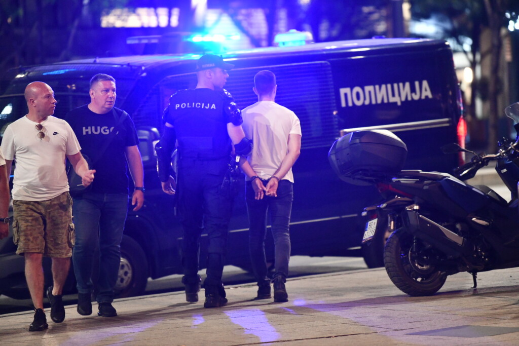 Ko tuče građane, policija ili batinaši u uniformama 3 1751146809 vidimo se na vidovdan protest 280625 foto vesna lalic nova rs 62
