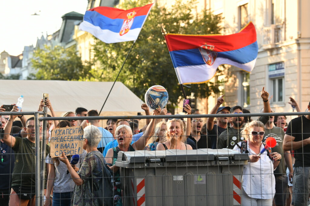 Kako je nekad bilo lepo - građani se plaše, predsednik ih maltretira 2 1751217881 VEC 9693