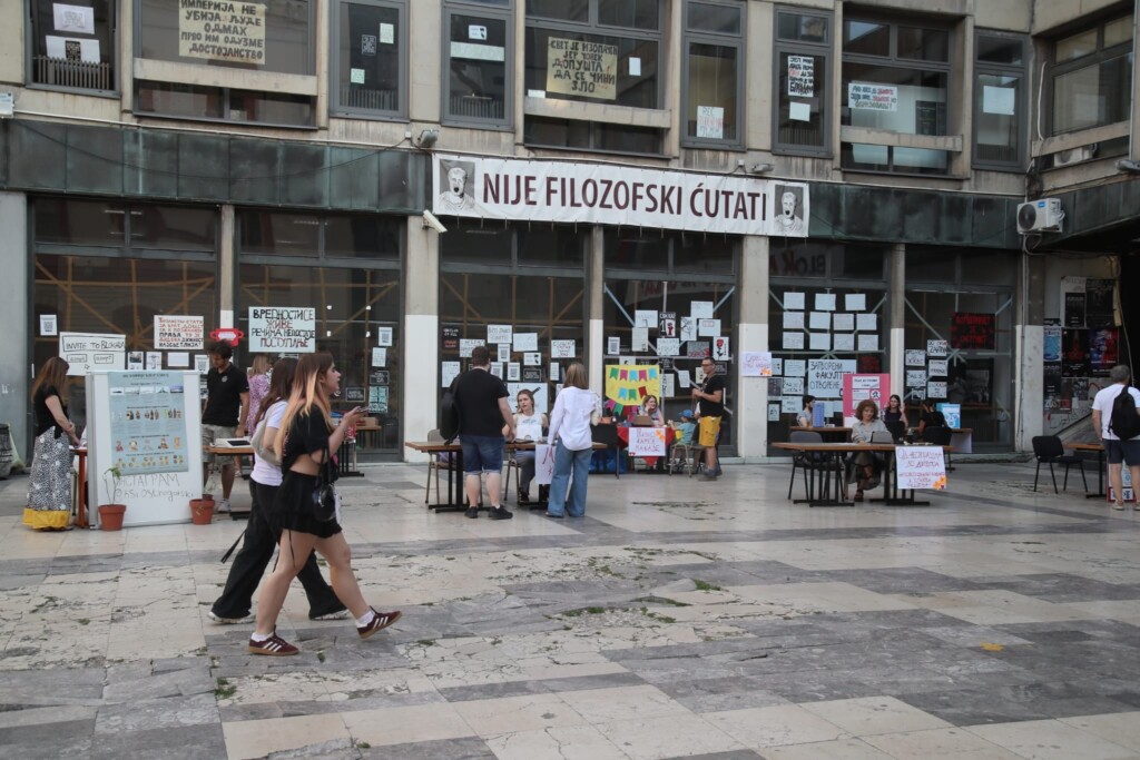 Pad kvaliteta obrazovanja usporiće i privredni i društveni razvoj 3 Filozofski fakultet plato 220625 Foto Goran Srdanov 4