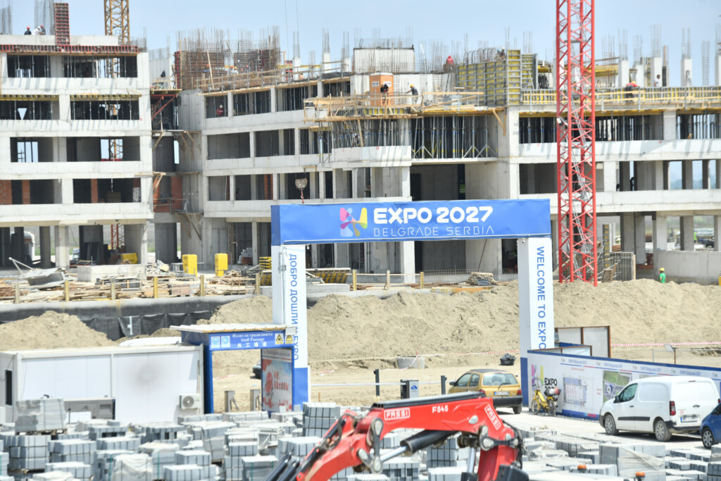 Pukao prepumpani naprednjački balon 7 expo gradiliste 11062025 0028 1