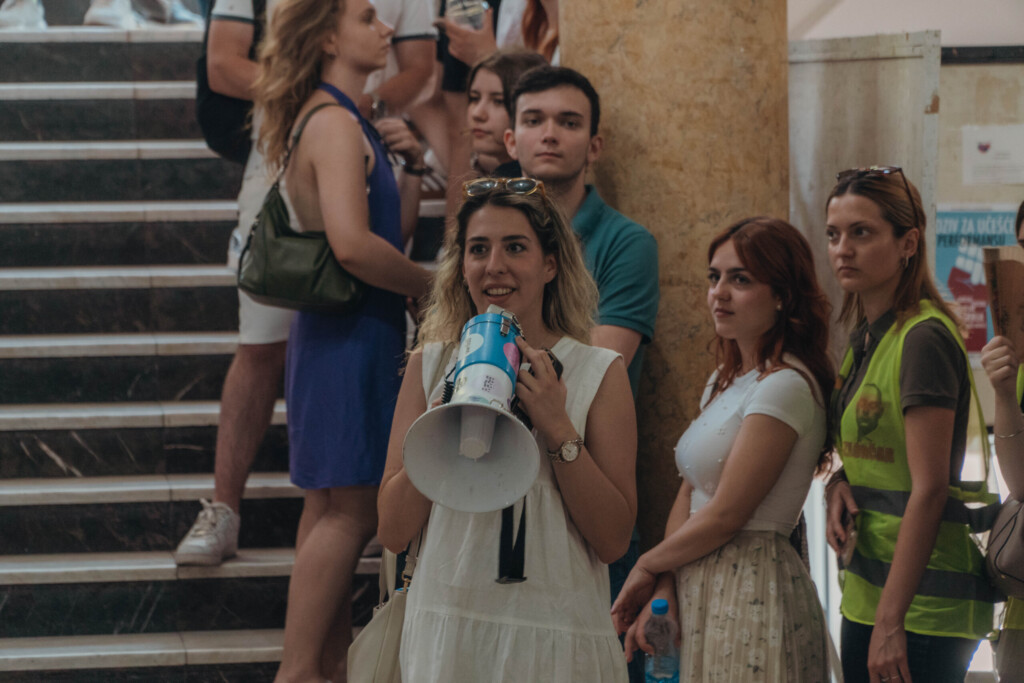 U Srbiji je iznad ljudskog života partijska knjižica 3 foto Vladissv Tadic 40