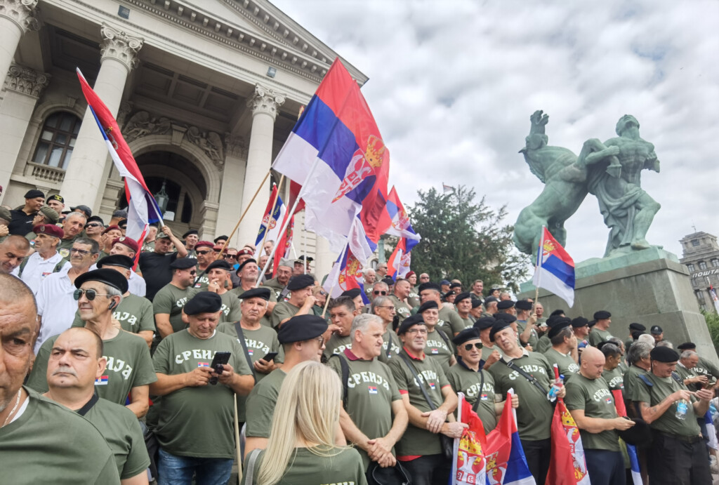 Ispod predsednikovih zidina 4 studenti koji zele da uce 28062025 0002