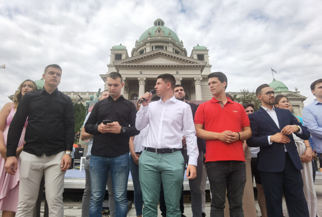 Ispod predsednikovih zidina 7 studenti koji zele da uce 28062025 0003