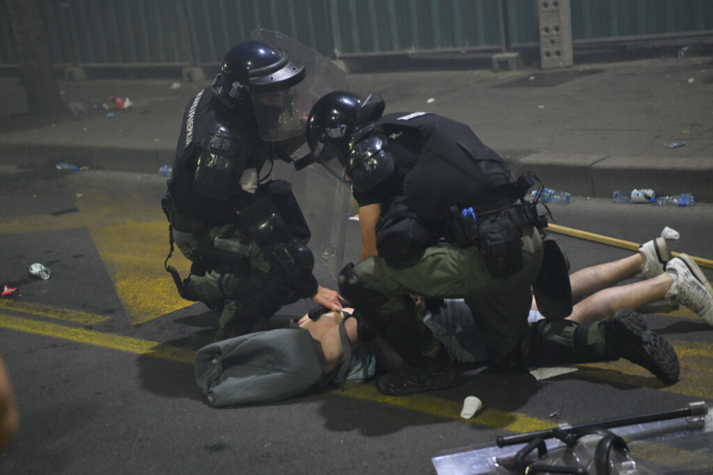 Ko tuče građane, policija ili batinaši u uniformama 4 vidimo se na vidovdan protest 280625 foto amir hamzagic nova rs 79