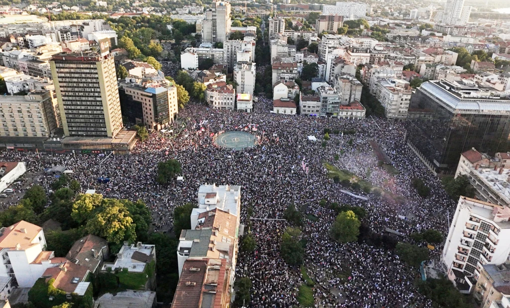 Da konačno budemo ljudi, a ne samo puki posmatrači 3 1751133838 1751133664 vidimo se na vidovdan protest 280625 foto amir hamzagic nova rs 19 scaled 1