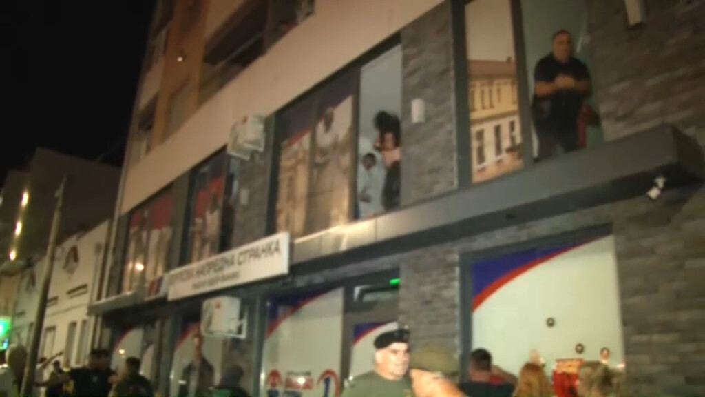 Strašni bauk izbora 2 1753390201 sns gadanje jajima