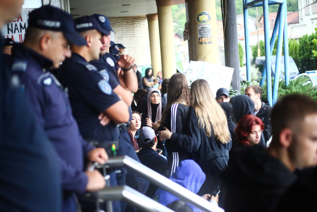 U iščekivanju besnih režimskih građana 4 1753781883 dunp policija 29072025 0013 1 scaled 1
