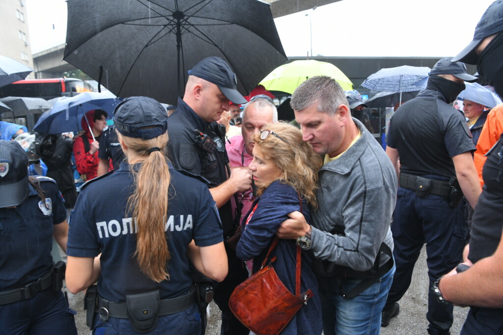 Vesnici izbora garnirani nasiljem 3 Sajam protest 170725 Foto Amir Hamzagic 28