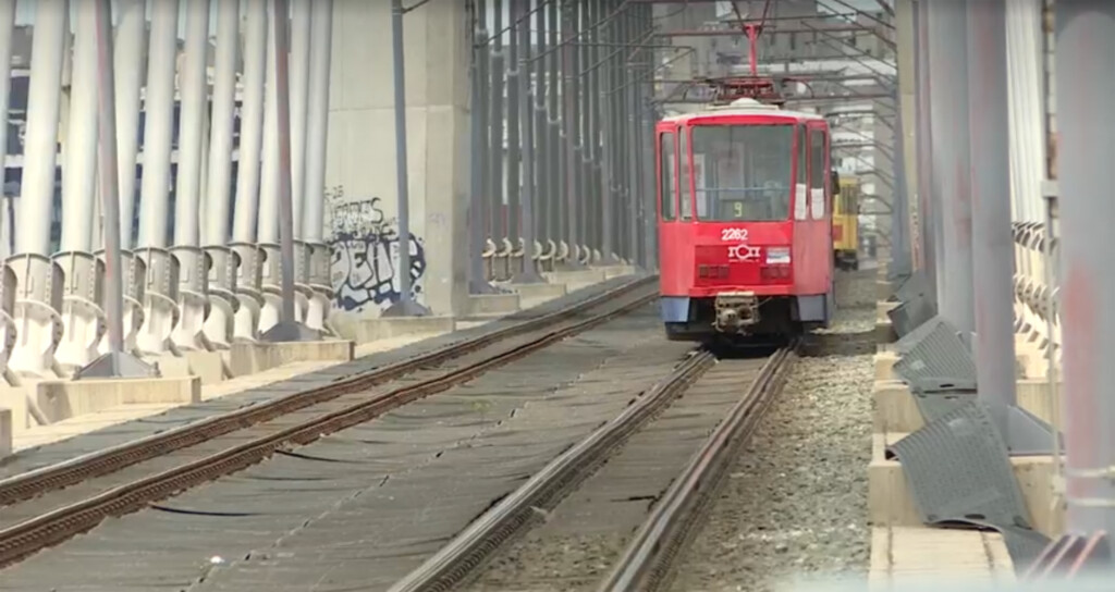 Tramvaj zvani korupcija 11 Screenshot 2025 07 28 at 10 55 38 Drvenim pragovima na Mostu na Adi prosao rok Sta to znaci za tramvaje u Beogradu Vesti iz Srbije regiona i sveta N1 info copy