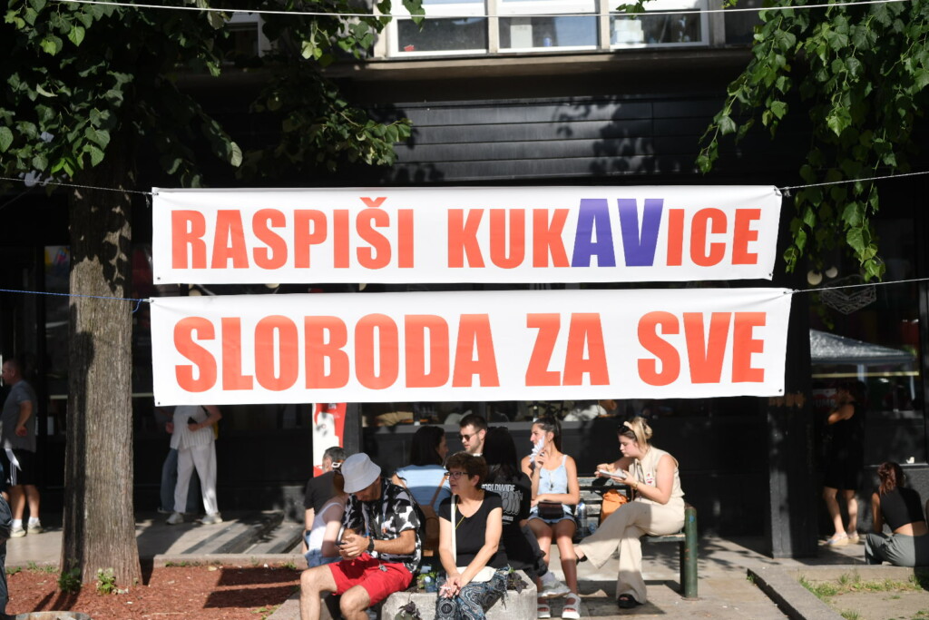 „Ko te, Užice, ne bi voleo?“ 2 Uzice protest Srbijo Uzice te zove 130725 Foto Goran Srdanov 45