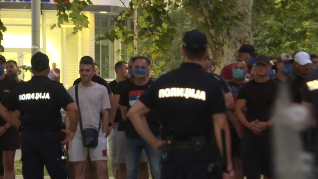Vreme ljudi bez lica 2 1755023616 1755022865 sns momci u crnom backa palanka batinasi protest policij