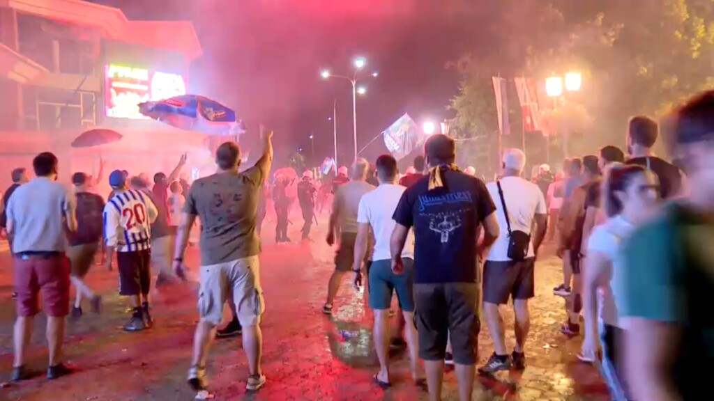 Na terenu vrhovnog nasilnika Srbije 4 1755028716 vrbas napad sns aktivista na protestu studenata 5