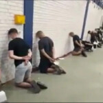 1756027393 ljudi klece policija
