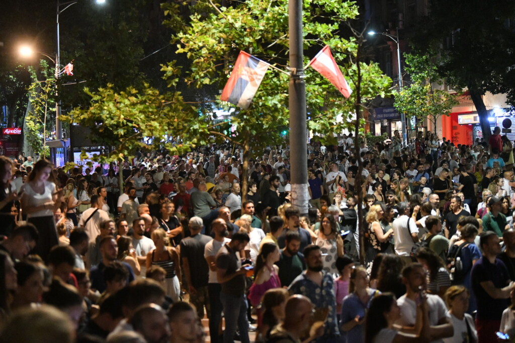 Svak’ za se – poraz za sve 2 Protest kod Cacilenda 130825 Foto Vladislav Mitic 3