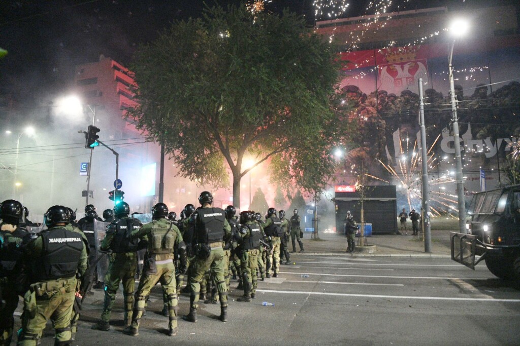 Novinara Vuka Cvijića policija mučki napala s leđa 2 Protest „Nismo vreca za udaranje 150825 Foto Filip Kraincanic 12