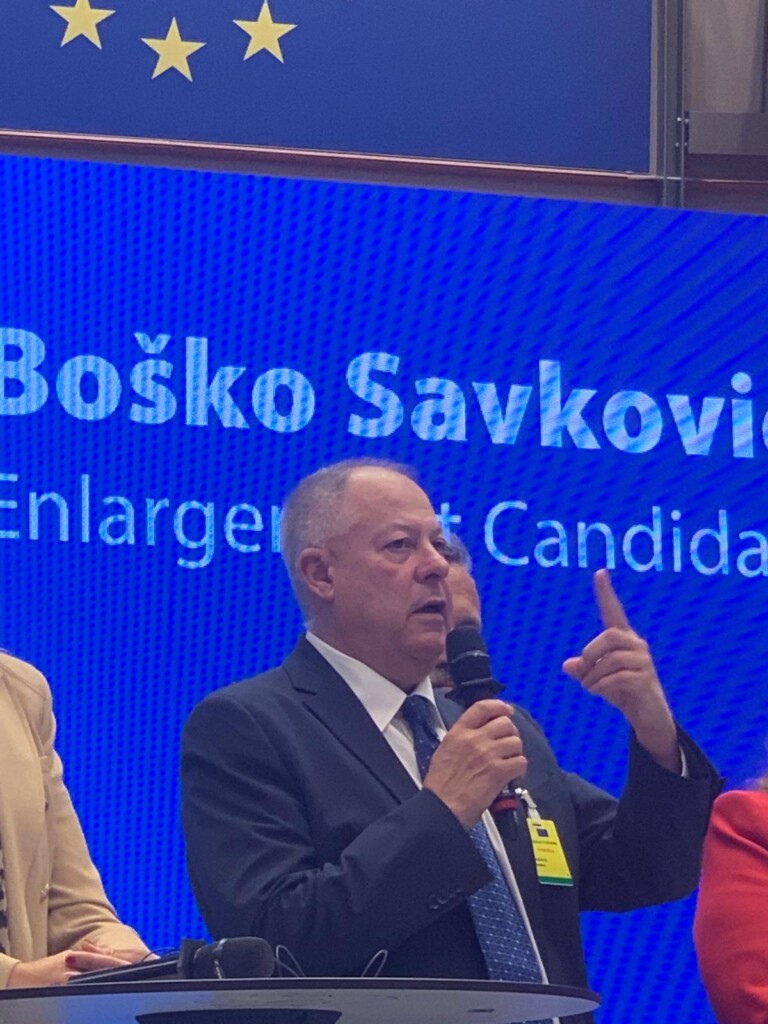 Mi smo u građanskom ratu, samo nas još niko nije obavestio 3 1000053615