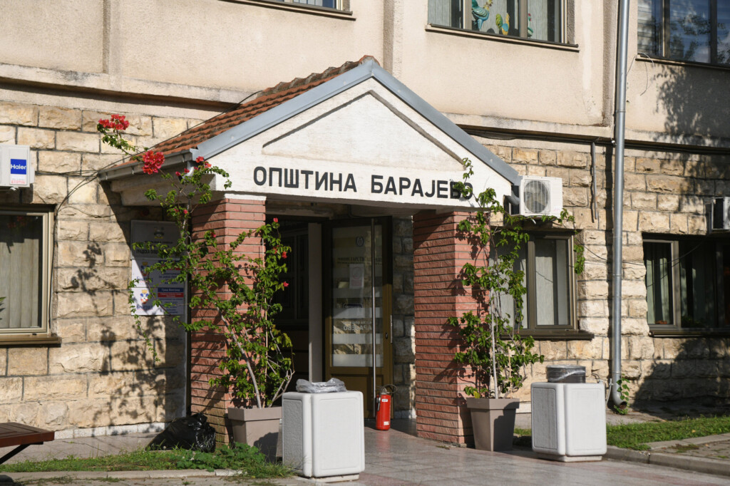 Vlastima će doći glave brendirane patike i kamere u školskim toaletima 2 Opstina Barajevo 2