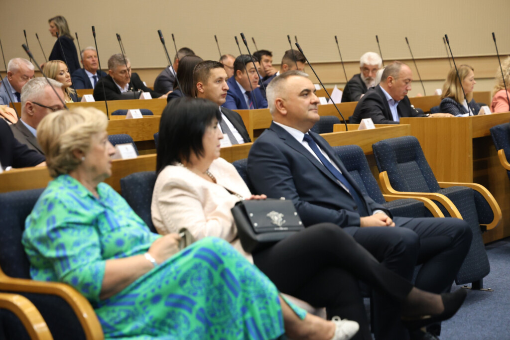 Vlada bez imena i prezimena 3 rs sednica 02092025 0009