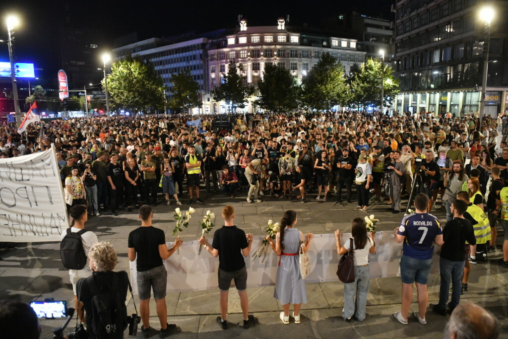 Svečani pendreci za svečani početak škole 4 veliki protest srednjoskolaca i studenata 10 meseci od pada nadstresnice foto vladislav mitic nova rs 52