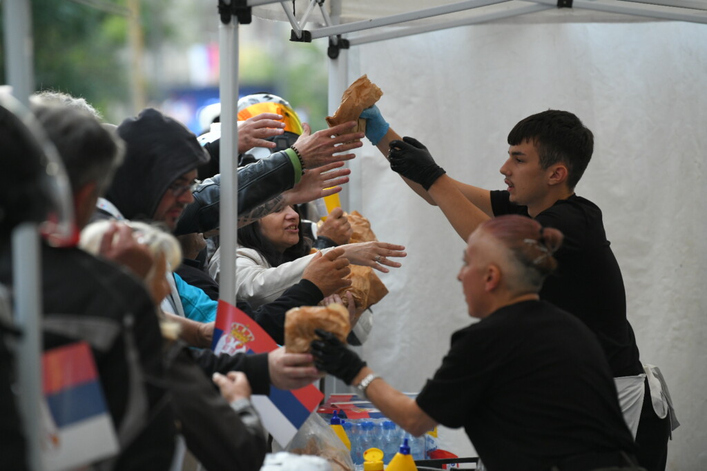 Da li je Bratina produžena ruka stranih agentura 3 1759072222 protest sns takovska 280925 foto amir hamzagic nova rs 9
