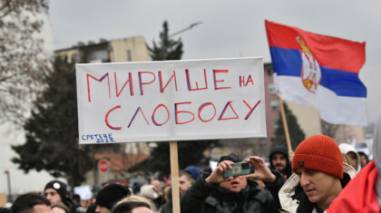 Ruše se, jedan po jedan, stubovi režima 11 kragujevac sretnimo se na sretenje studenti 150225 foto vladislav mitic nova rs 120