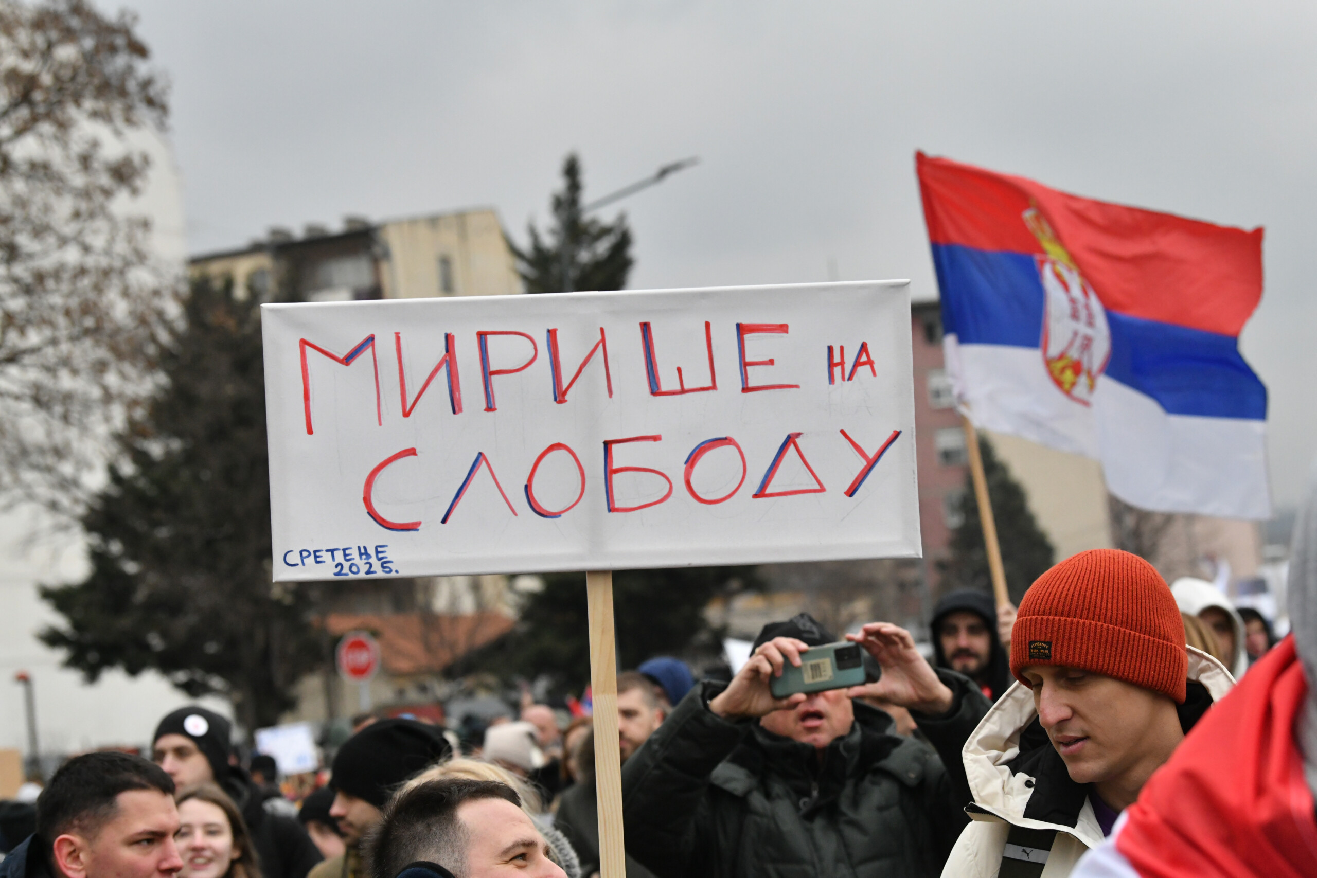 Ruše se, jedan po jedan, stubovi režima 1 kragujevac sretnimo se na sretenje studenti 150225 foto vladislav mitic nova rs 120